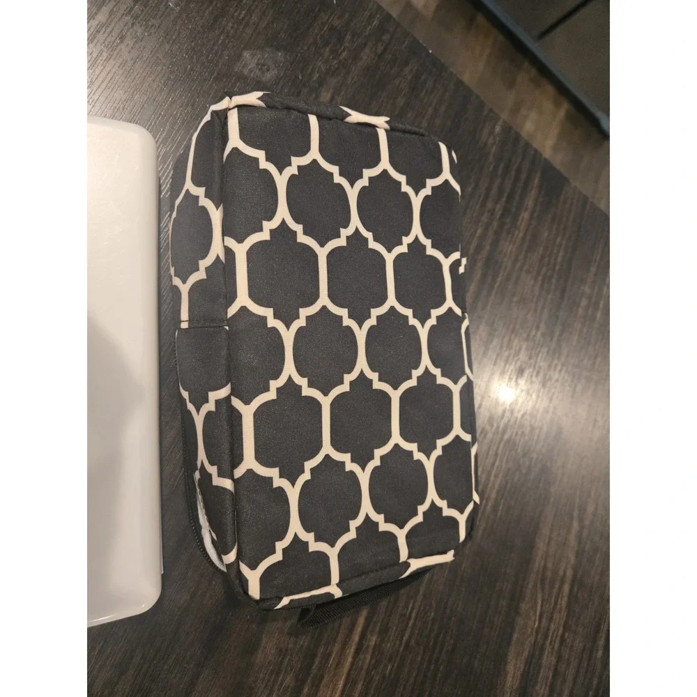 Skip Hop Baby Wipe Travel Case With Insulated Black And White Carry Case Bag